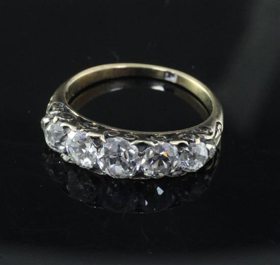 A late Victorian 18ct gold and graduated five stone old mine cut diamond ring, size Q.